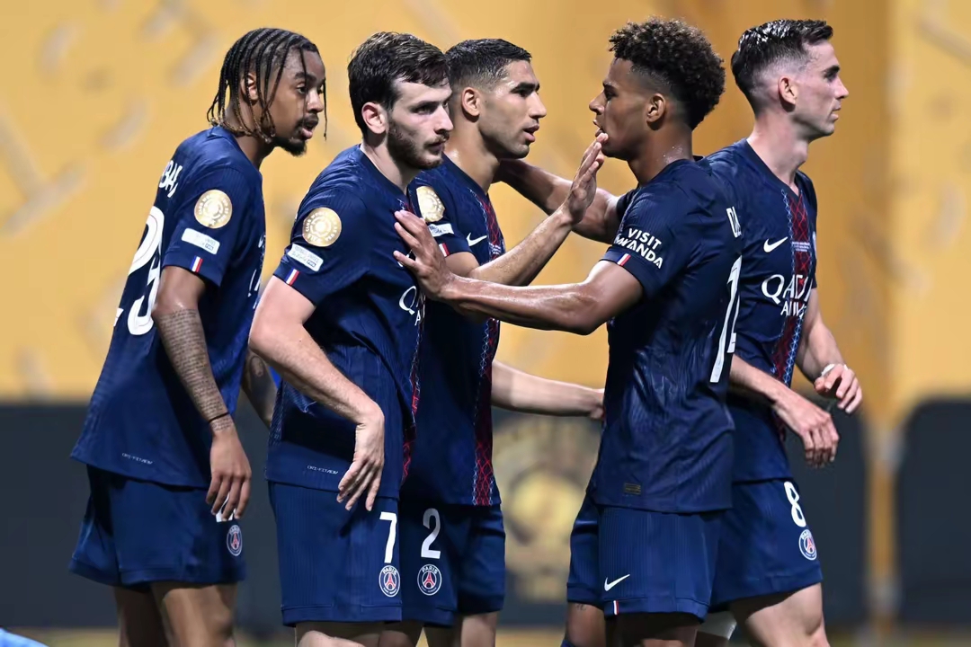 WTT冠军赛八强战激情夜！布鲁诺·费尔南德斯里突外投，山东泰山鏖战巴黎圣日耳曼的简单介绍